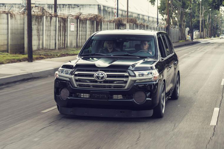 TOYOTA LAND CRUISER ทุบสถิติโลกด้วยความเร็ว 370-กิโลเมตรต่อชั่วโมง!!